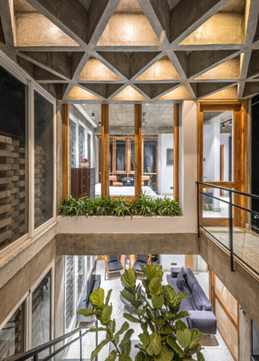 什么是华夫格天花板？ 47 种在网格下生活的室内设计 - 21 的图像 96