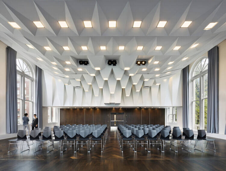 什么是华夫格天花板？ 47 种在网格下生活的室内设计 - 47 的图像 96