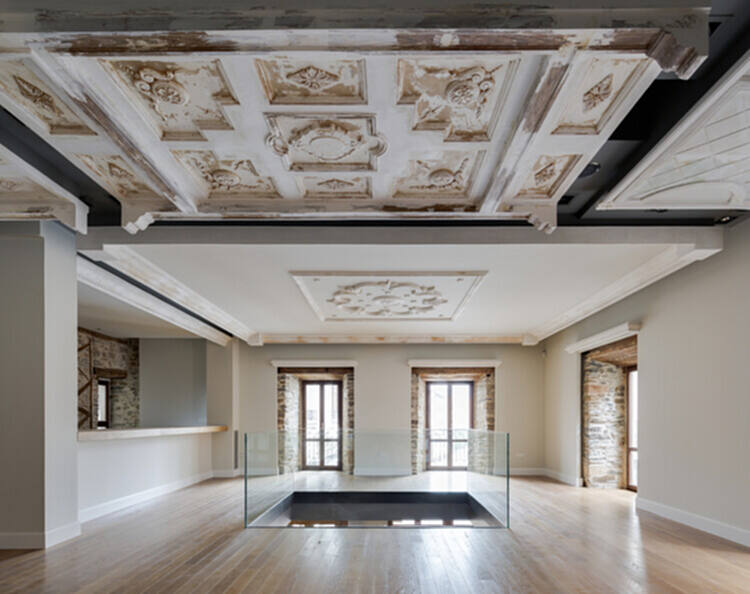 什么是华夫格天花板？ 47 种在网格下生活的室内设计 - 2 的图像 96