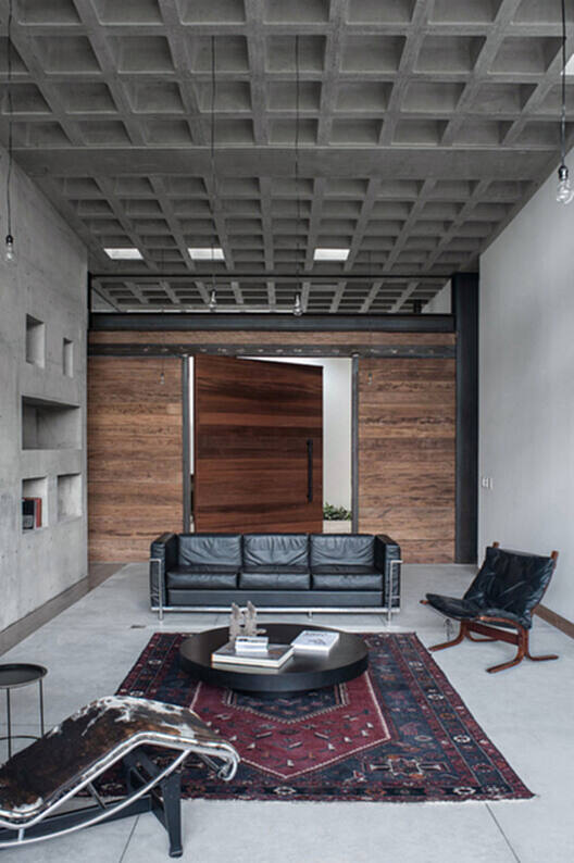 什么是华夫格天花板？ 47 种在网格下生活的室内设计 - 43 的图像 96