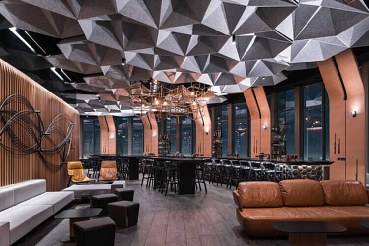 什么是华夫格天花板？ 47 种在网格下生活的室内设计 - 45 的图像 96