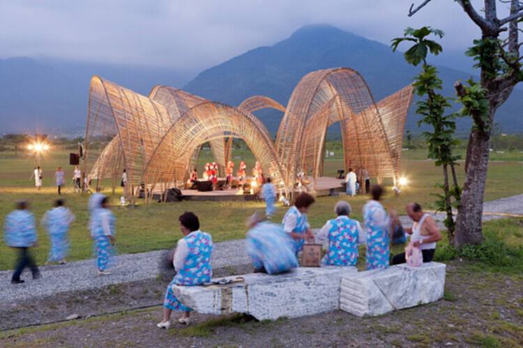 临时建筑的可持续性与创新性:15 座木制凉亭 - 4 的图像 17